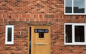 Luxury 3 Bed Home With Multiple Free Parking Bays Early Check-In Late Check- Out Allowed
